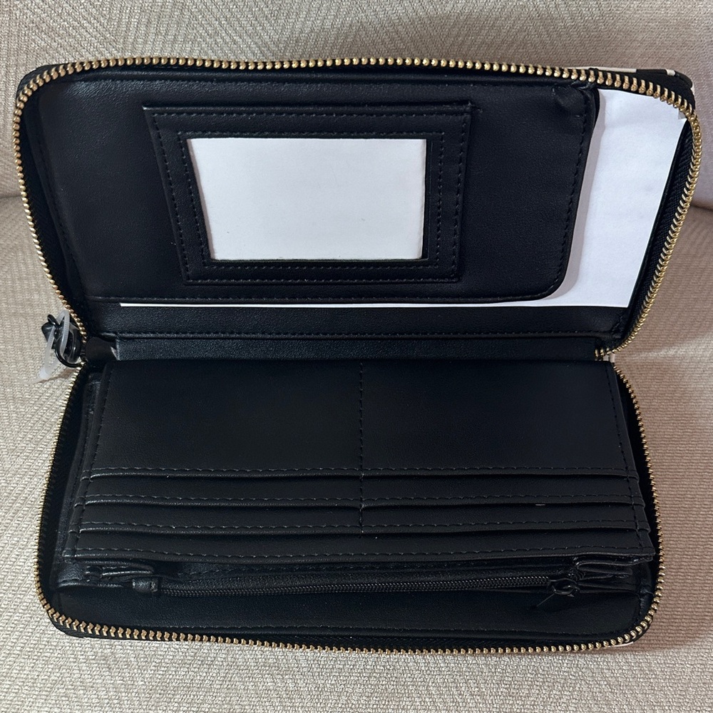 Betsey Johnson Black and White Heart Print Wristlet - Picture 7 of 7